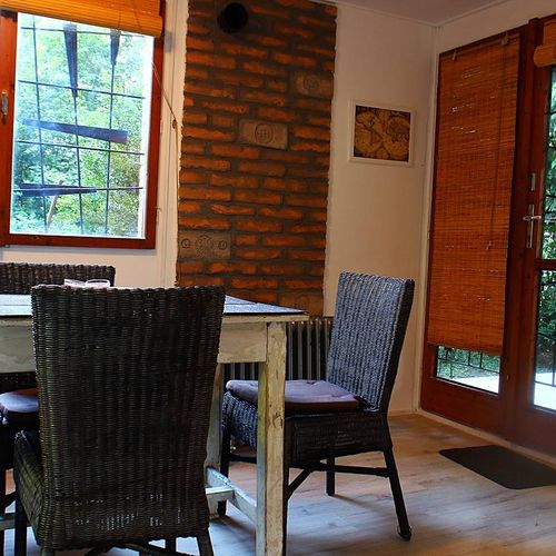 Cabană cabină de dormit cu vedere spre pădure pentru 2 pers. (se inchirieaza doar integral)