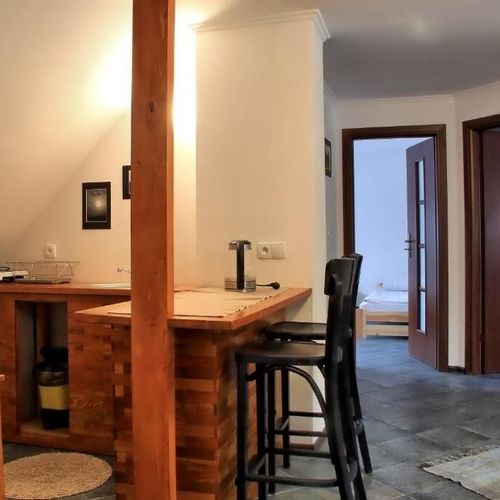 Apartman s vlastní kuchyňkou pro 7 os. se 3 ložnicemi na poschodí