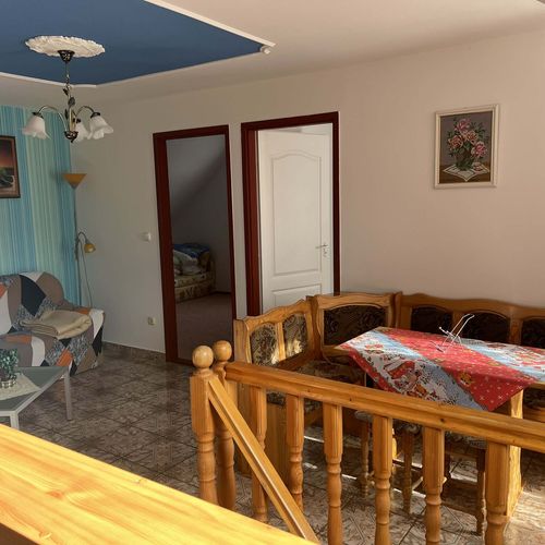 Rodinný Apartman pro 7 os. se 3 ložnicemi v podkroví (s možností přistýlky)