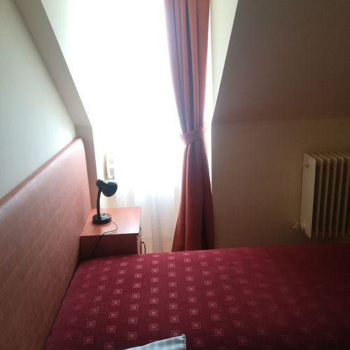Camera single la mansardă