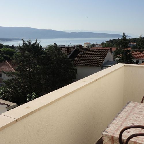 Apartament mansardă cu vedere spre mare cu 1 camera pentru 2 pers. (se poate solicita pat suplimentar)