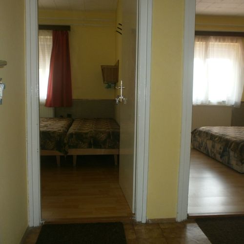 Apartament la etaj cu bucătărie comună cu 2 camere pentru 4 pers.
