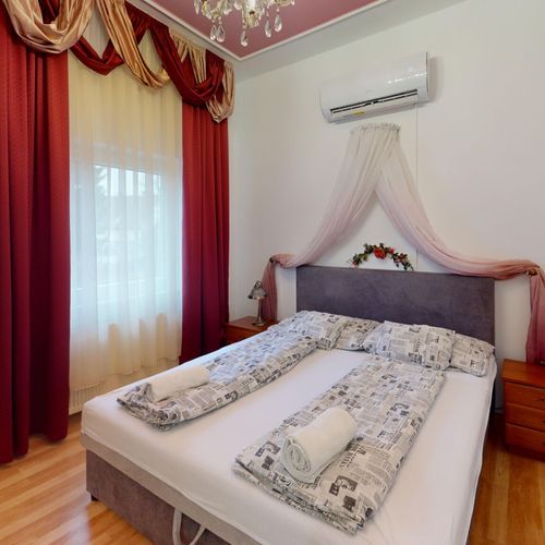 Camera cvadrupla familial(ă) la etaj