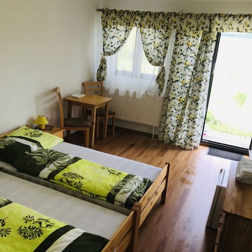 Casă de vacanță întreaga unitate cu baie pentru 16 pers. (se inchirieaza doar integral)