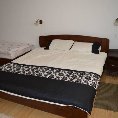 Camera tripla deluxe cu chicinetă comună (se poate solicita pat suplimentar)