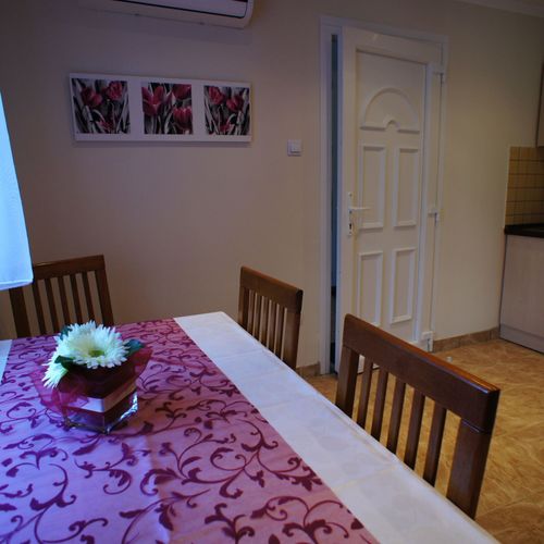 Apartament la etaj cu terasă cu 2 camere pentru 4 pers.