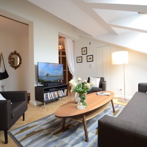 Apartament 2-osobowy na poddaszu z widokiem na dziedziniec z 1 pomieszczeniem sypialnianym (możliwa dostawka)