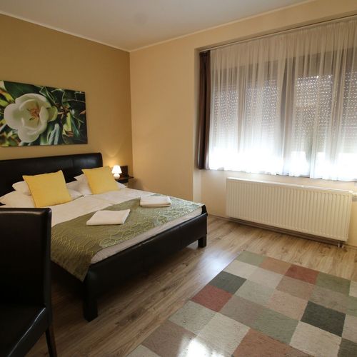 Apartament family la parter cu 2 camere pentru 6 pers.