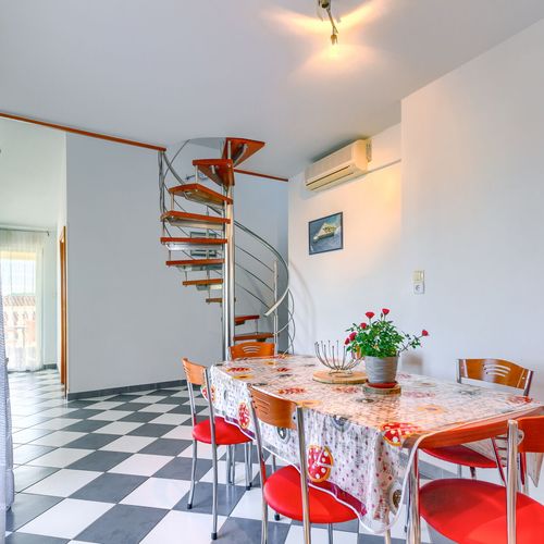 Apartament penthouse cu vedere spre cetate cu 2 camere pentru 4 pers.