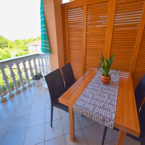 Apartament cu balcon cu aer condiționat cu 3 camere pentru 5 pers.