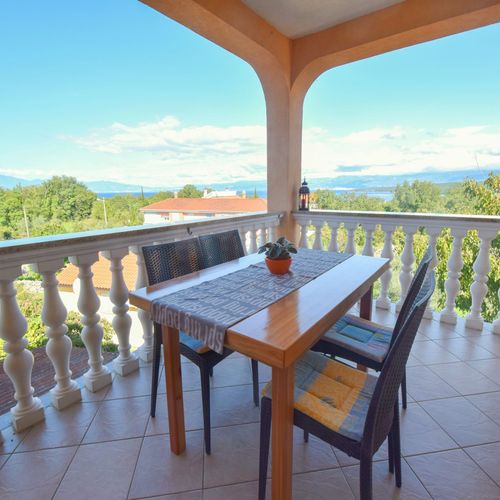 Apartament cu balcon cu aer condiționat cu 2 camere pentru 4 pers.