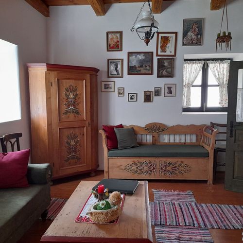 Casa rustică întreaga unitate cu aer condiționat pentru 4 pers. (se inchirieaza doar integral) (se poate solicita pat suplimentar)