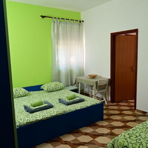 Apartman pro 5 os. se 2 ložnicemi s výhledem na moře na přízemí