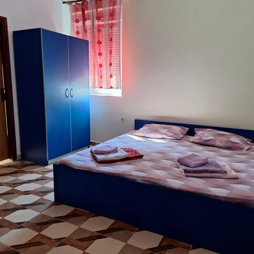 Apartament 5-osobowy na parterze częściowy z widokiem na morze z 2 pomieszczeniami sypialnianymi