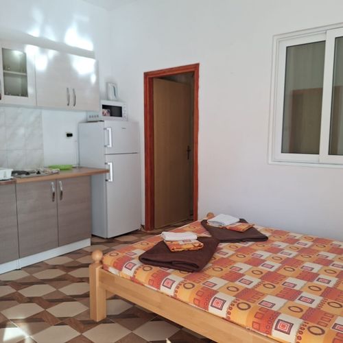 Apartament 4-osobowy na parterze z widokiem na morze z 2 pomieszczeniami sypialnianymi