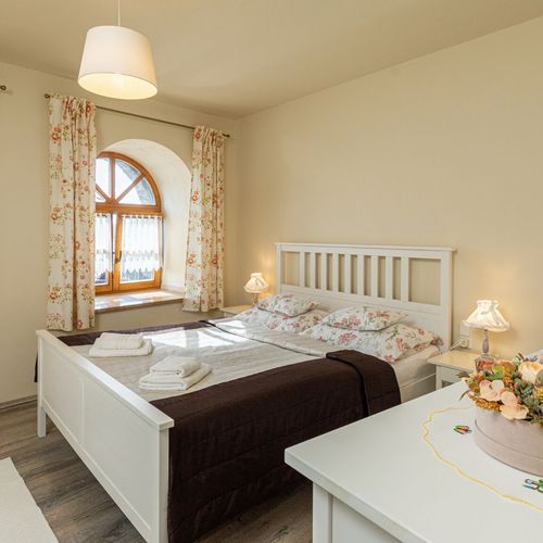 Apartament standard Plus cu vedere spre râu cu 2 camere pentru 4 pers.