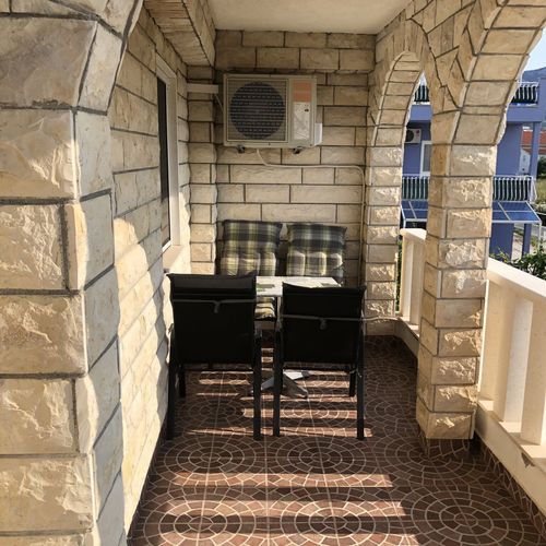 Apartament 5-osobowy z tarasem z widokiem na morze z 2 pomieszczeniami sypialnianymi (możliwa dostawka)