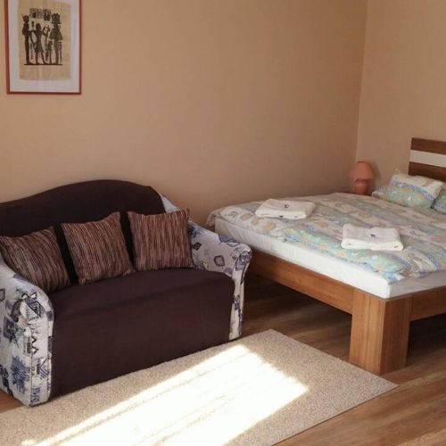Apartament la parter d cu 1 camera pentru 2 pers. (se poate solicita pat suplimentar)