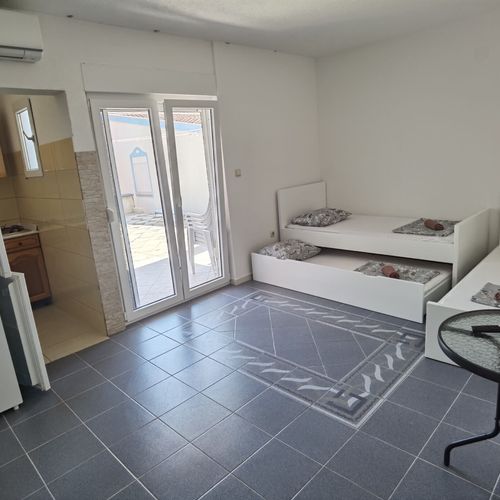 Apartament 5-osobowy na parterze Tourist z 2 pomieszczeniami sypialnianymi