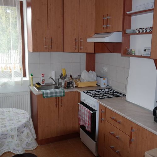 Apartament la parter cu vedere spre grădină cu 2 camere pentru 8 pers.