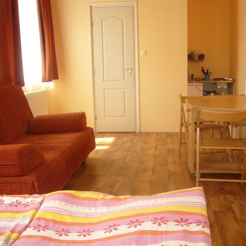Apartament cu baie cu chicinetă proprie cu 1 camera pentru 4 pers.
