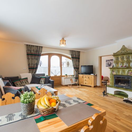 Apartament 4-osobowy na parterze z widokiem na góry z 2 pomieszczeniami sypialnianymi (możliwa dostawka)
