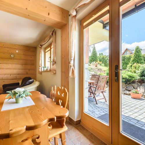 Apartament 2-osobowy na parterze z tarasem z 1 pomieszczeniem sypialnianym (możliwa dostawka)