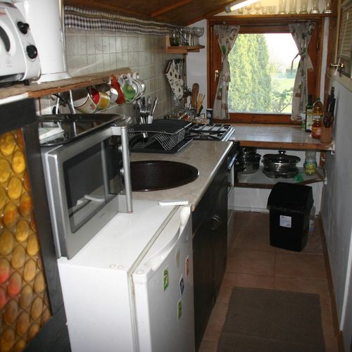 Cabană cu aer condiționat cu vedere spre lac pentru 2 pers. (se inchirieaza doar integral) (se poate solicita pat suplimentar)