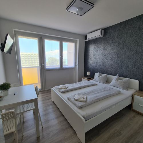 Apartament cu balcon cu vedere spre lac cu 1 camera pentru 2 pers.