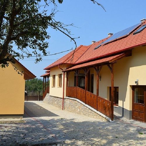 Camera cvadrupla mansardă la mansardă (se poate solicita pat suplimentar)