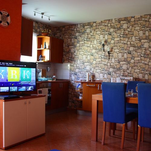 Apartman s balkónem s klimatizací pro 4 os. se 2 ložnicemi