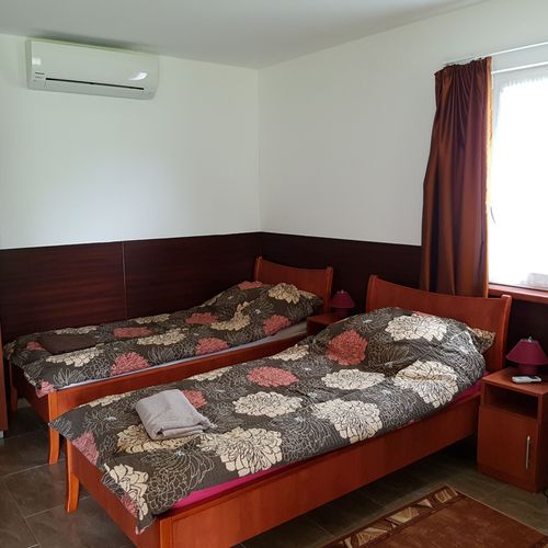 Apartman pro 2 os. s 1 ložnicí s výhledem na jezero  (s možností přistýlky)