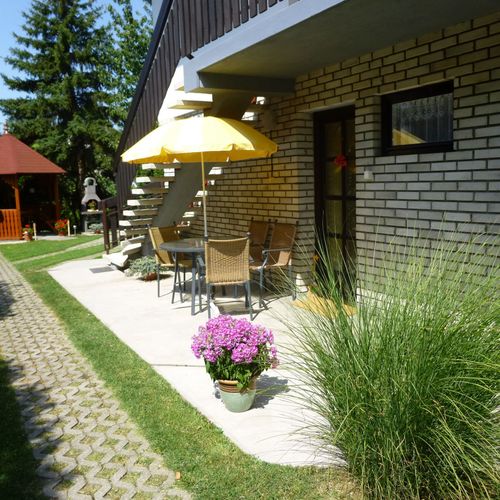 Apartman s klimatizací s manželskou postelí s 1 ložnicí na přízemí