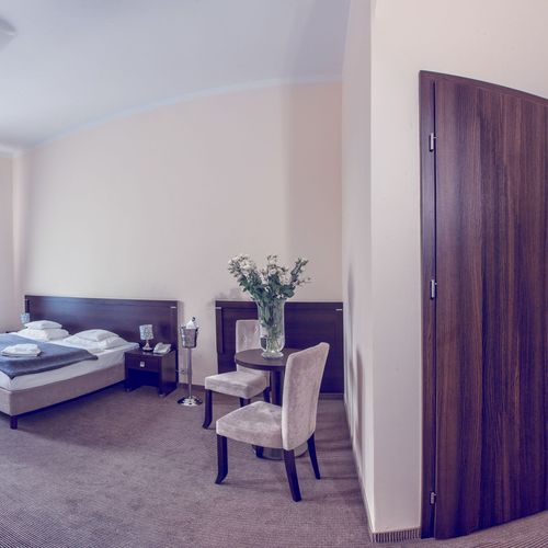 Camera twin superior cu baie