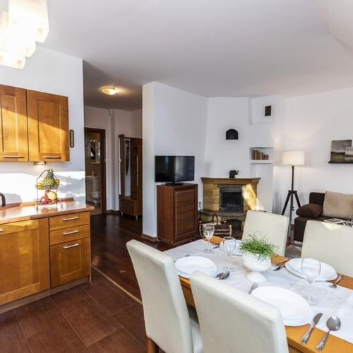 Apartament la etaj cu balcon cu 2 camere pentru 4 pers.