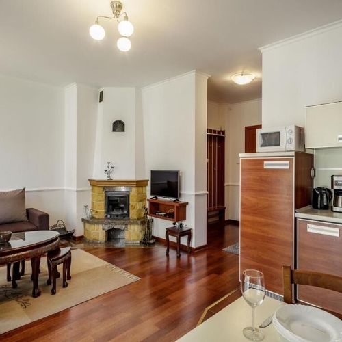 Apartament 4-osobowy na parterze z balkonem z 2 pomieszczeniami sypialnianymi