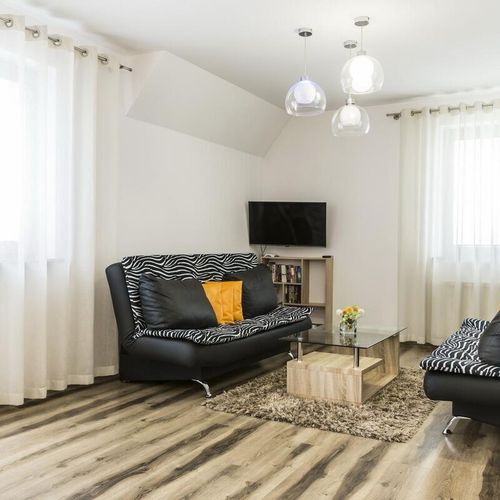 Apartman s balkónem pro 4 os. se 2 ložnicemi na poschodí