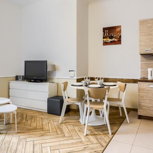 Apartament la parter cu duș cu 2 camere pentru 4 pers.