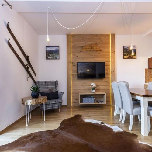Apartament la etaj cu chicinetă proprie cu 3 camere pentru 6 pers.