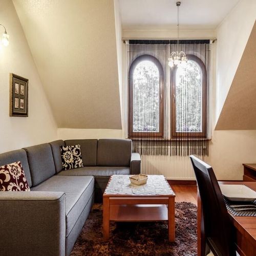 Apartament la mansardă cu duș cu 2 camere pentru 4 pers.