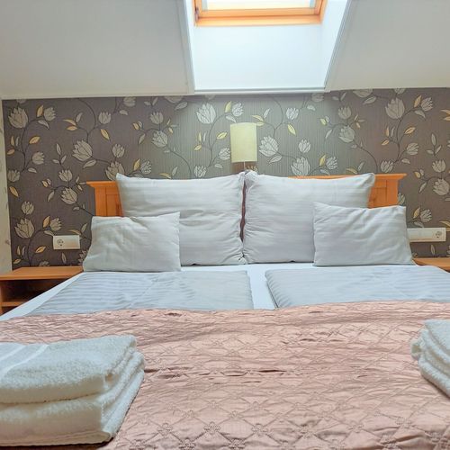 Apartament la mansardă cu aer condiționat cu 2 camere pentru 5 pers.