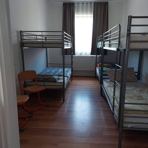 Apartament lCD TV accesibil(ă) persoanelor cu dizabilități cu 5 camere pentru 26 pers. (se poate solicita pat suplimentar)