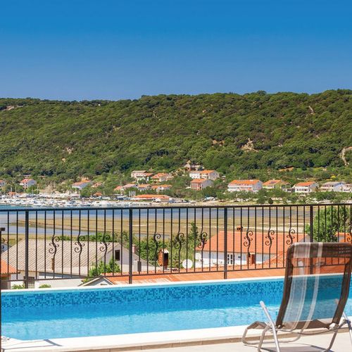 Casă de vacanță lângă piscină cu panoramă pentru 12 pers. (se inchirieaza doar integral)