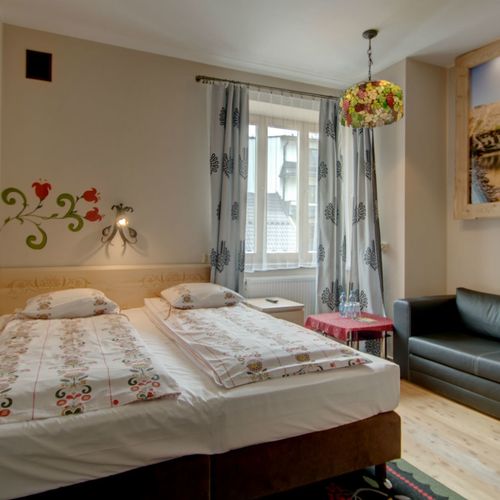 Camera twin economy cu baie