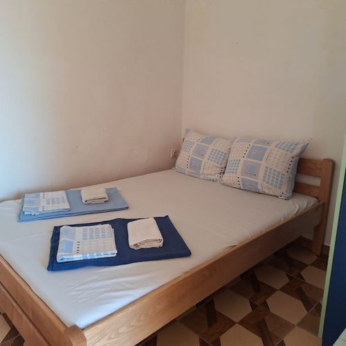 Apartament 4-osobowy na parterze częściowy z widokiem na morze z 2 pomieszczeniami sypialnianymi