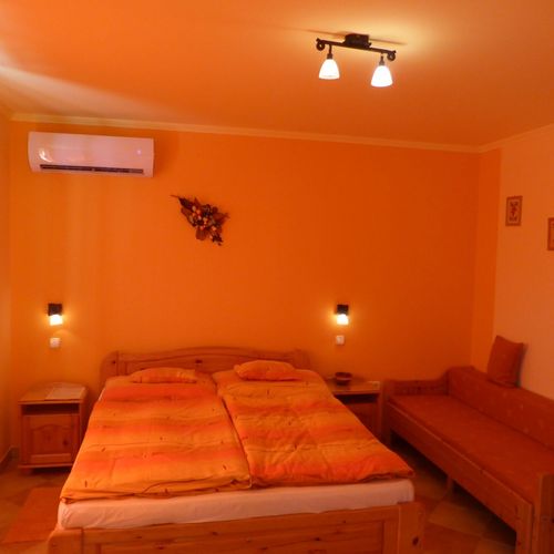 Apartament 4-osobowy na parterze z widokiem na ogród z 2 pomieszczeniami sypialnianymi (możliwa dostawka)