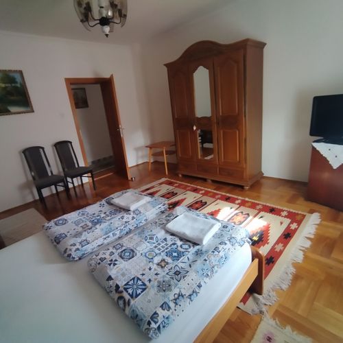 Casă de vacanță întreaga unitate cu aer condiționat pentru 5 pers. (se inchirieaza doar integral)