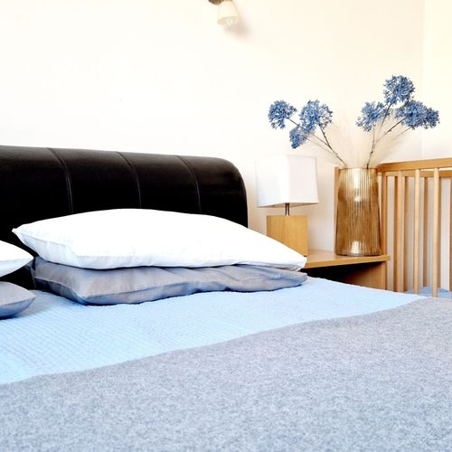 Apartman pro 8 os. se 3 ložnicemi s výhledem do zahrady na poschodí