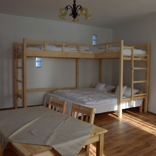 Camera cvadrupla family familial(ă) (se poate solicita pat suplimentar)