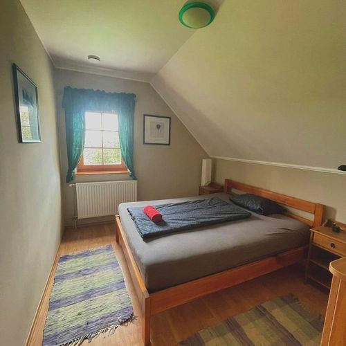 Apartament la etaj cu aer condiționat pentru 5 pers. (se inchirieaza doar integral)